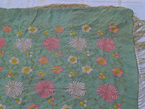 VTG 20s SILK PIANO SHAWL EMBROIDERED FLORAL 18" FRINGE 48x48 GREEN PINK WHITE YE - Picture 16 of 21