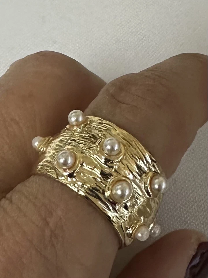 Anillo ajustable de perlas de ajuste cómodo relleno de oro Foto 2 de 2