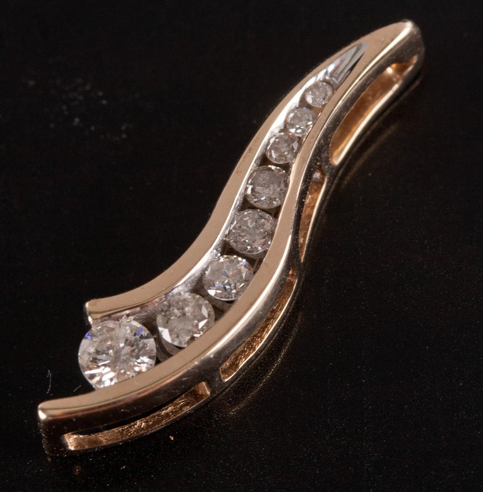 10k Yellow White Gold Round Diamond Graduated Style Pendant .25ctw 1.11g - Image 2 of 4