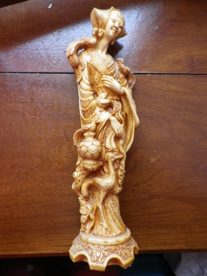 Statue en résine imitation ivoire H 37 cm - Photo 2/3