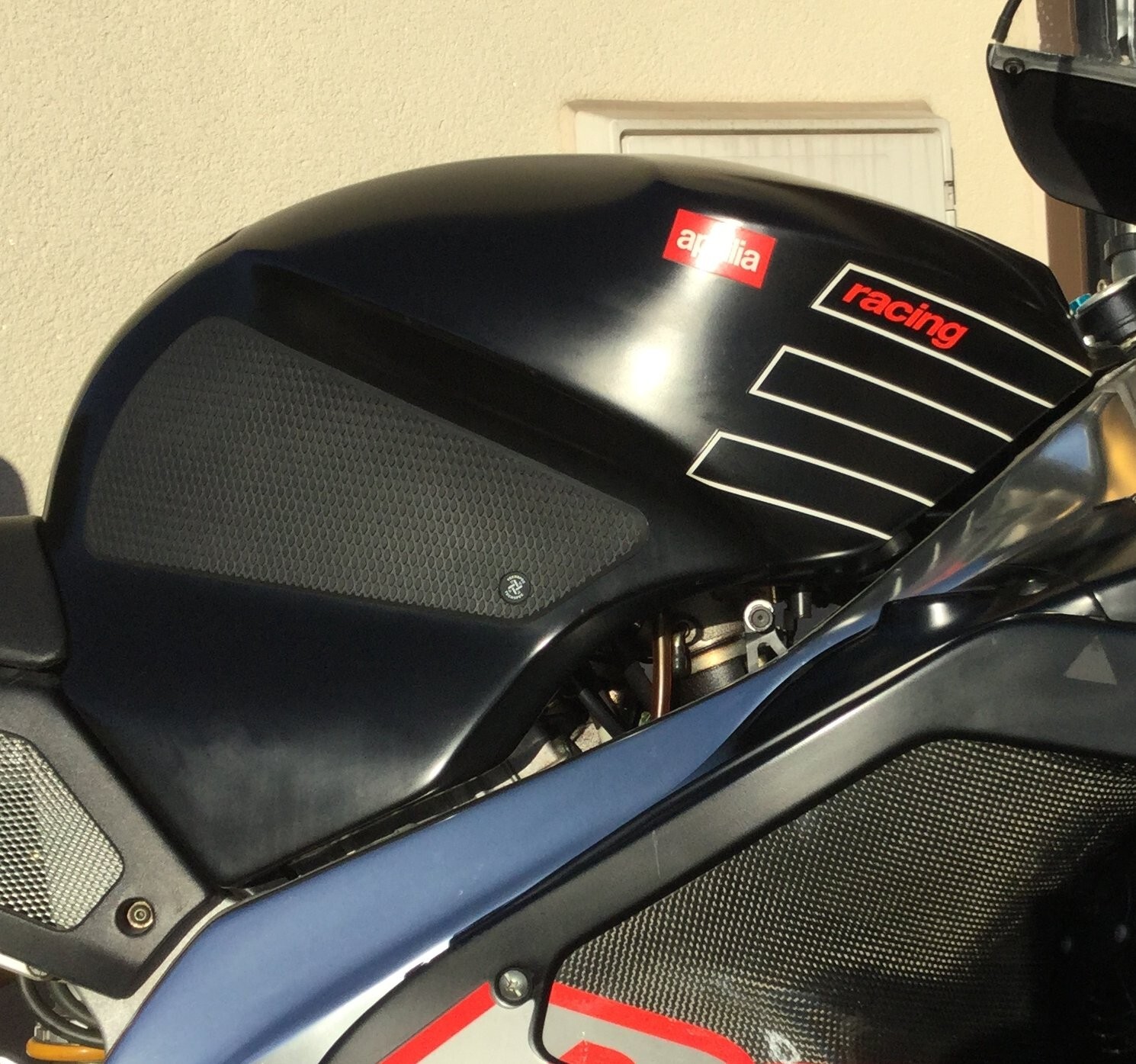 Aprilia Mille RSV RSVR 1000 98 - 03 Tuono 02 - 05 TechSpec Gripster Tank Grips