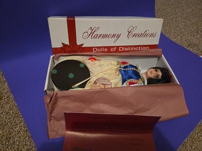 Harmony Creations Dolls of Distinction Snow White Porcelain Doll In Box W Stand