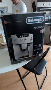 DeLonghi Magnifica Kaffeevollautomat, Schwarz