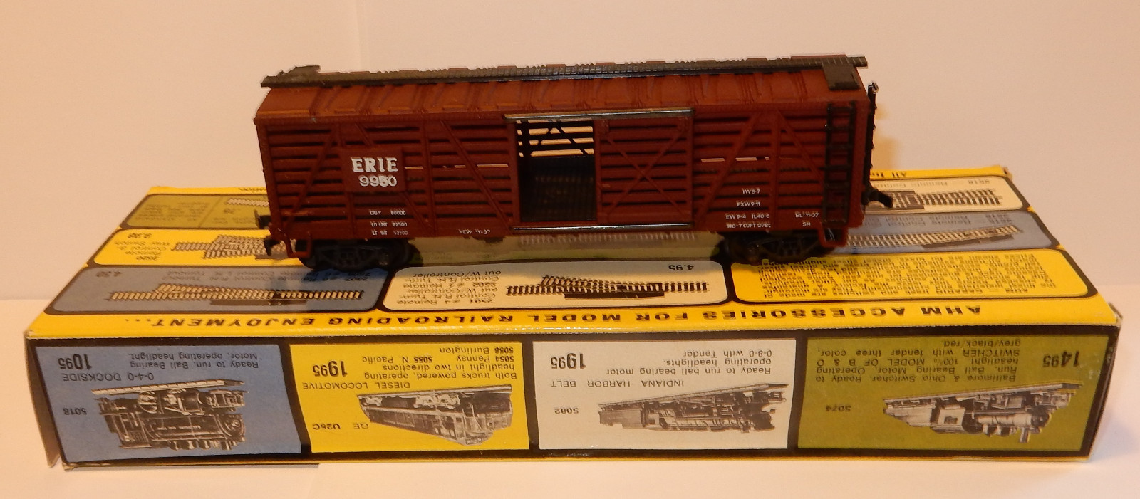 Wagon HO 1/87 Erie 9950 AHM Tempo, l'accessoire idéal pour compléter un convoi de fret vintage