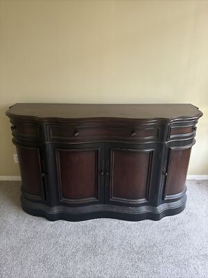 Hooker Furniture Preston Ridge Three Drawer/Four Door Credenza 864-85-122