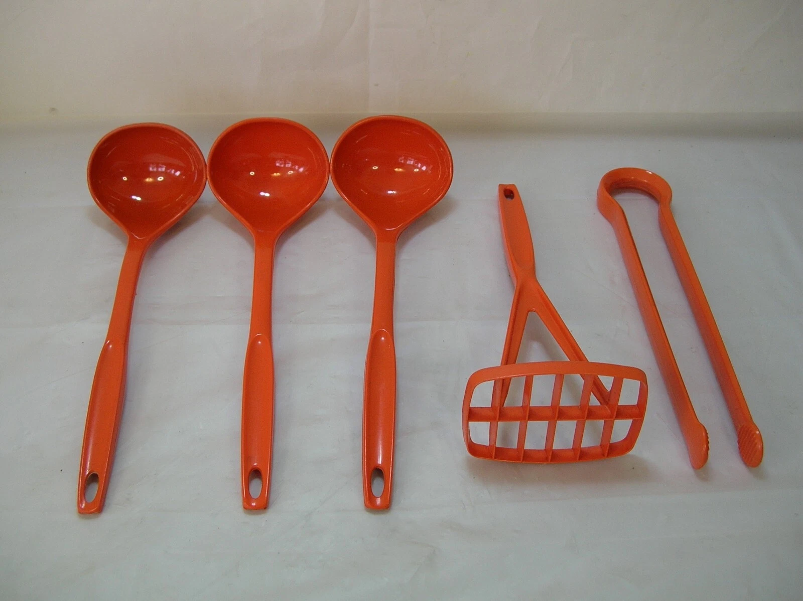5 Vintage Foley & Rubbermaid Nylon Utensils Orange Spoons, Masher and Tongs
Opens in a new window or