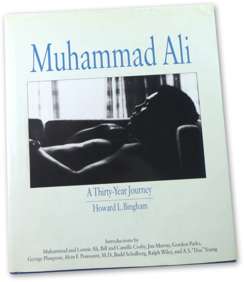 Libro autografiado firmado por Muhammad Ali Howard Bingham viaje de 30 años JSA YY24489