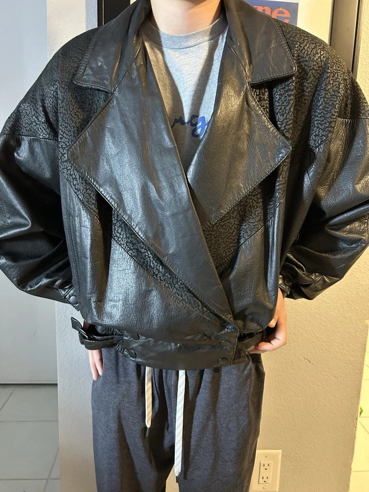 Chaqueta Bomber Recortada Wilson Cuero Vintage Años 80 Paneles Texturizados EXCELENTE ESTADO. Foto 4 de 4