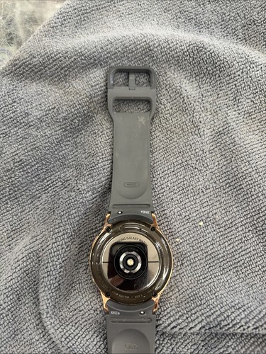 Samsung Galaxy Watch Active2 - (Bluetooth) 40mm Pink w/ Pink Sport Band - Picture 7 of 9