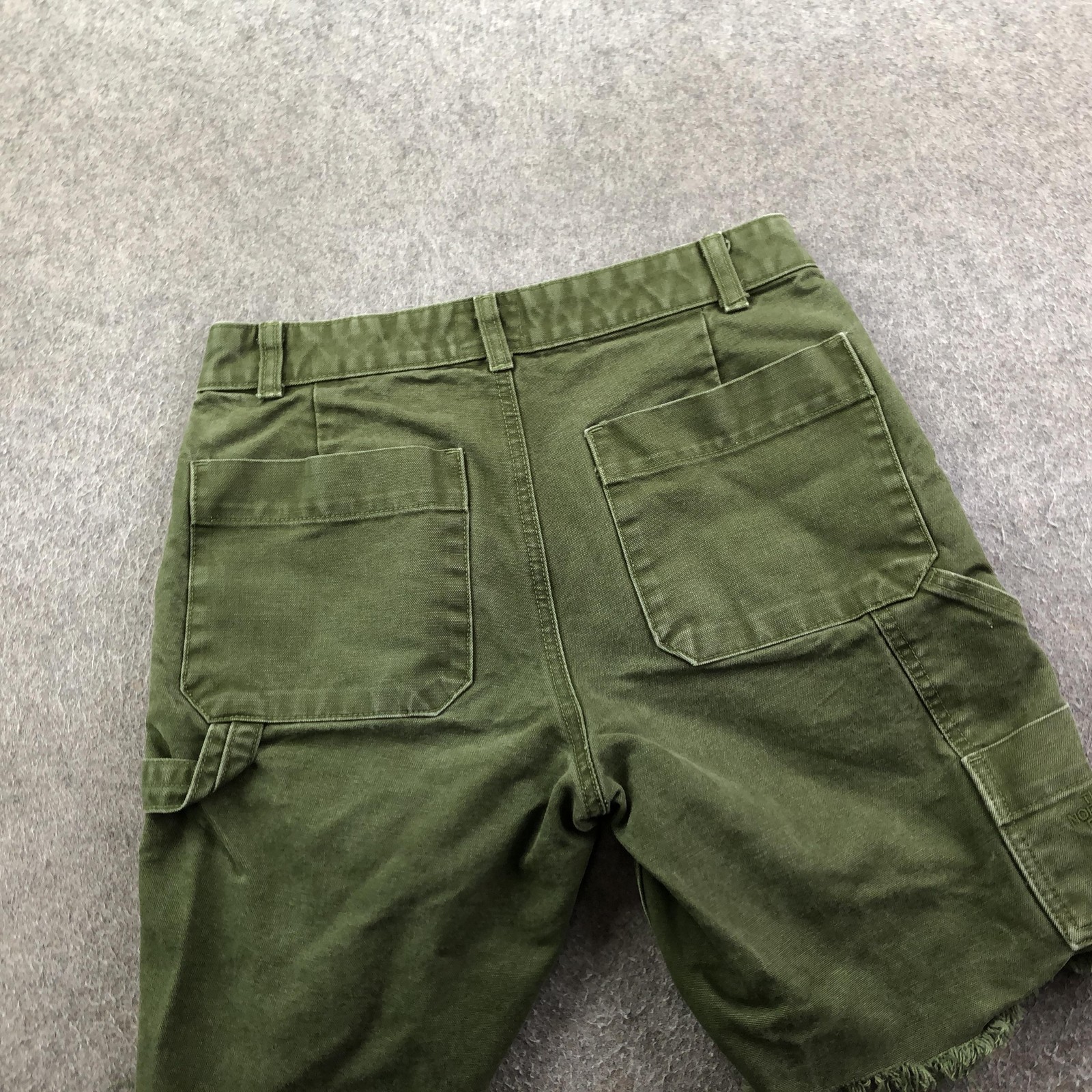 The North Face Shorts Womens 6 Green Cargo Utility Hiking Raw Hem 8.5 Inseam thumbnail 2