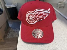 Men's Mitchell  Ness Detroit Red Wings Adjustable Hat NWT