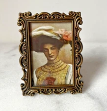 Vintage Picture Frame  metal Ornate Photo Frame Tabletop mini 3”x2” ..
