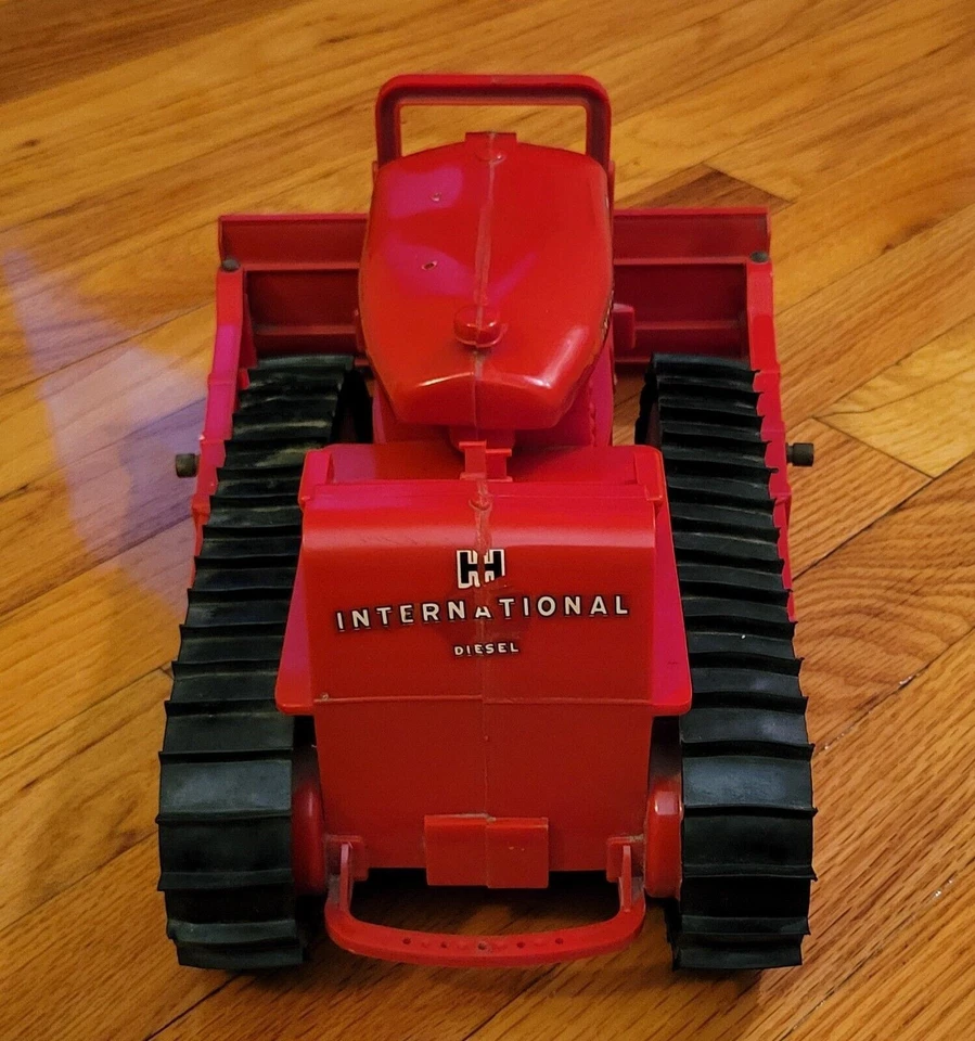 RARE VINTAGE 1950s PRODUCT MINIATURES INTERNATIONAL HARVESTER TD-24 DOZER - Image 4 of 4