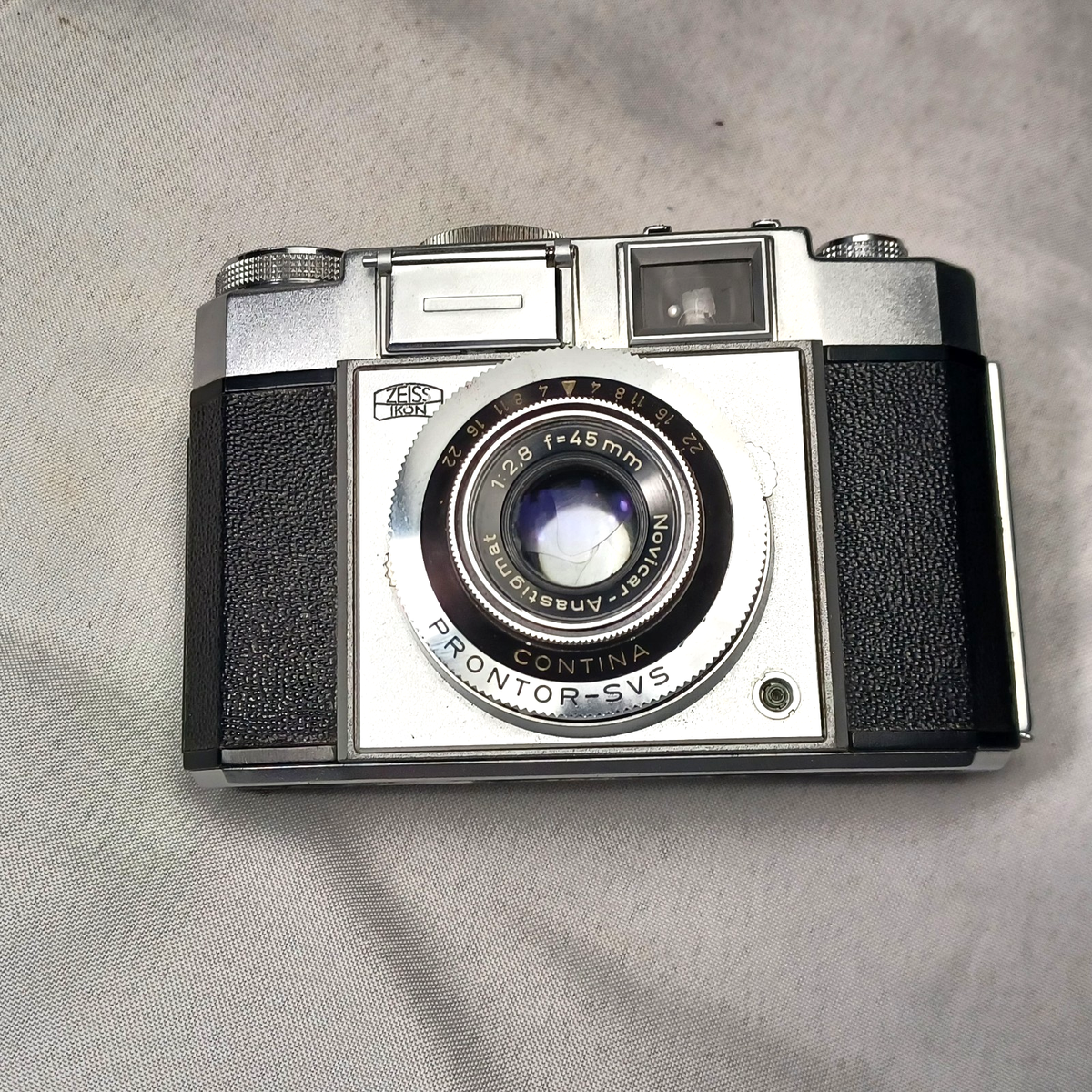 Zeiss Ikon Contina Film Camera Novicar-Anastigmat 1:2,8 F = 45mm w