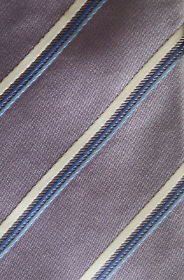 HUGO BOSS SEIDENKRAWATTE FLIEDER HIMMELBLAU ROYALBLAU-WEISS GESTREIFT EINE MODISCHE SCHÖNHEIT