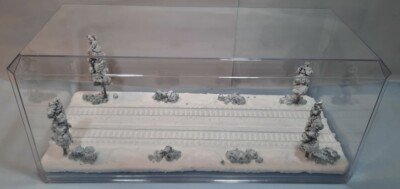 HO SCALE 16'' DOUBLE TRACK ''WINTER SCENE'' - DISPLAY CASE - FOR ANY HO TRAIN