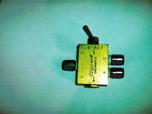 Clippard FTV-3P 1/8 in NPT Toggle Valve