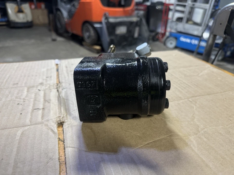 MONTAJE DE VÁLVULA DE CARRETILLA ELEVADORA TOYOTA OEM - HIDROSTÁTICA 45510-U1160-71 (REMAN) Foto 3 de 4