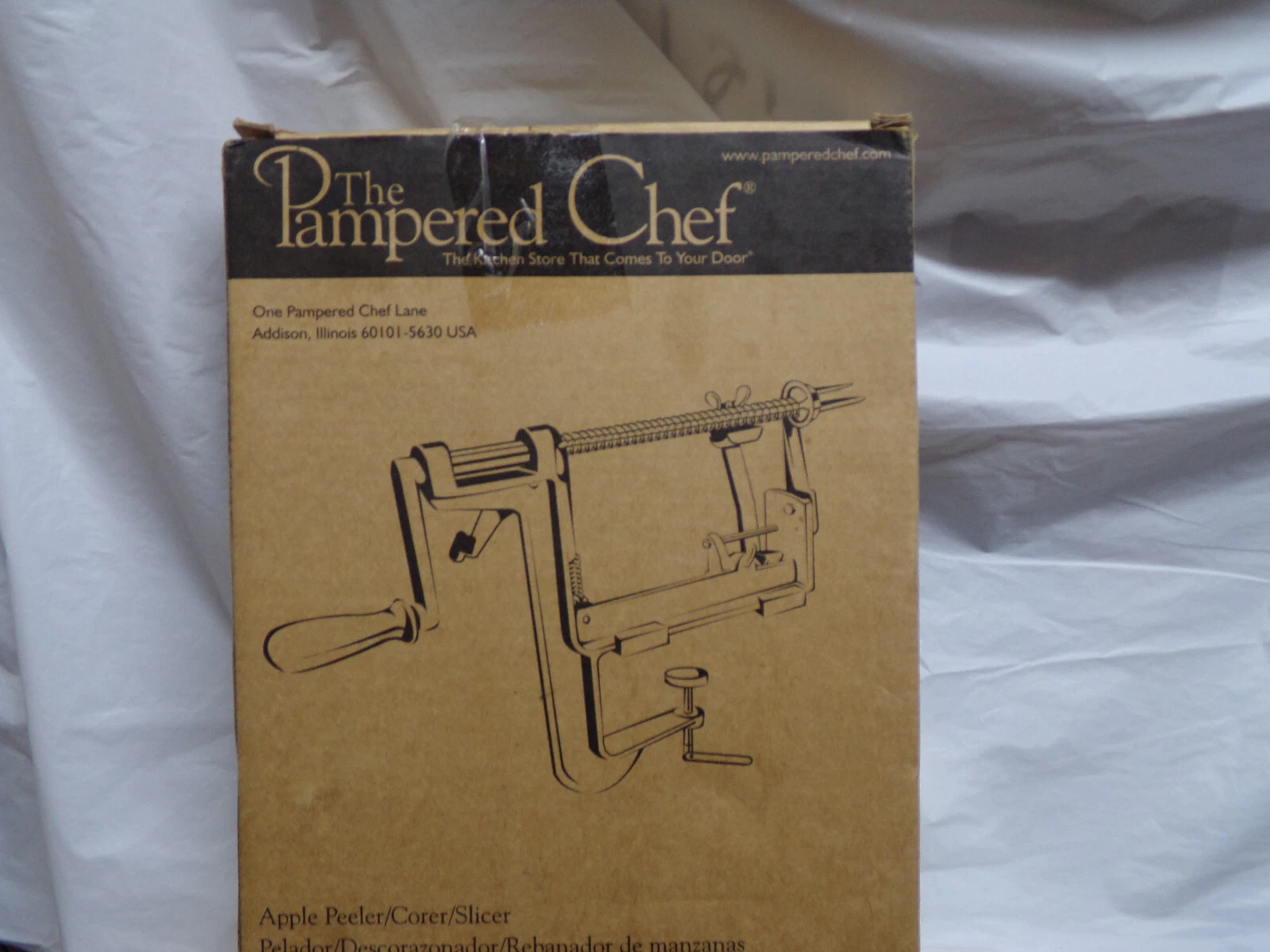 NEW The Pampered Chef 2430 Apple Peeler Corer Slicer NEW (NOP)
