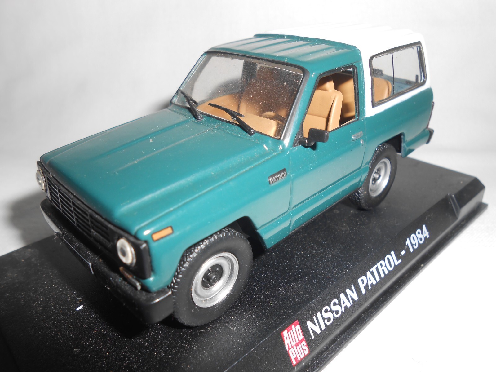 Miniature Nissan Patrol 1984 1/43ème en métal de haute précision
