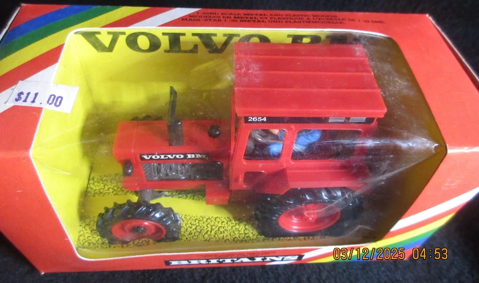 Vintage Britains Volvo BM 2654 Tractor Farm Toy 9521 1:32 scale New in Box - Image 2 of 4