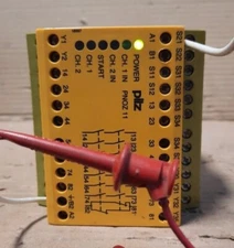 PILZ  #PNOZ117S/1O SAFETY RELAY (120VAC)(POWERS ON)  H111B