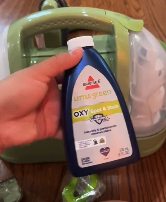 Limpiador de tapicería de alfombras Bissell Little Green con herramientas y fórmula 1400B Foto 4 de 4