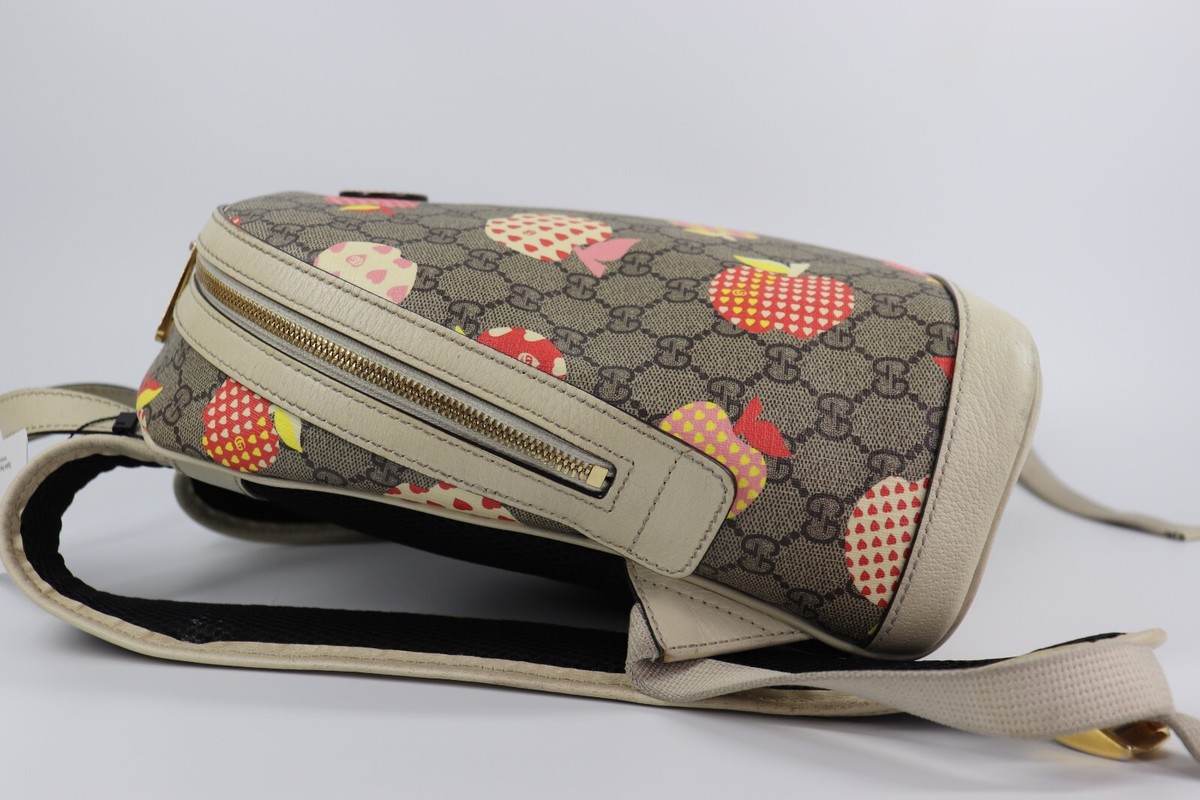Gucci GG Supreme Canvas Le Pomme Apple Heart Backpack Gucci GG Supreme Canvas Le Pomme Apple Heart Backpack Cream  main image 3