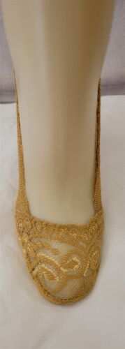 Victorian Trading Co Lace Footies No Show Socks Yellow Peds NIB 46E - Picture 2 of 2