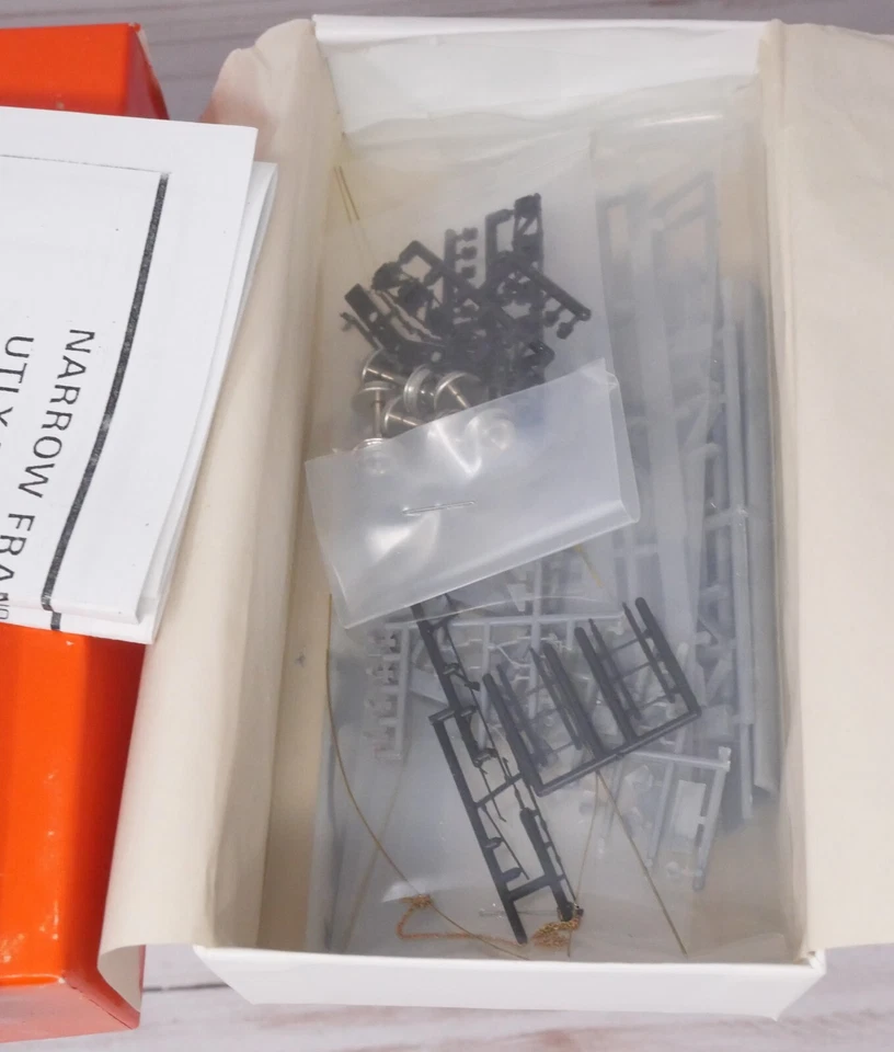 Precision Scale 10648, UTLX Narrow Frame Tank Car, Plastic Kit, HOn3 Scale - Image 4 of 4