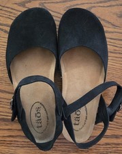 Taos Women s Black Suede Slingback Flat Closed Toe Size 8