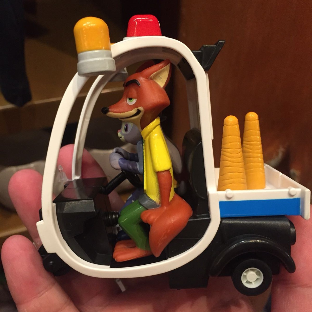 SHDR zootopia nick judy Toy Car Disneyland Disney Park exclusive