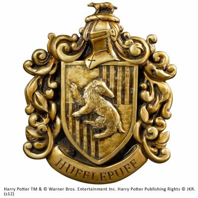 The Noble Collection Huffelpuff Crest Wall Art