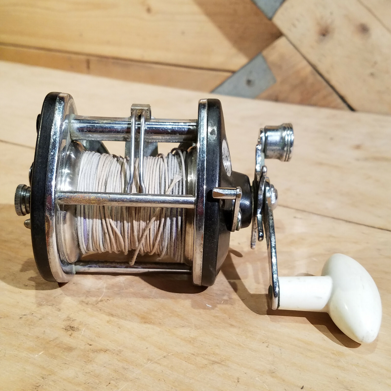 True Temper Fishing Reel 923C Bait Casting Level Wind USA   Swanky Barn