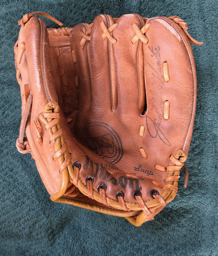 Vintage Wilson A2161 Jim Catfish Hunter Augograph Model