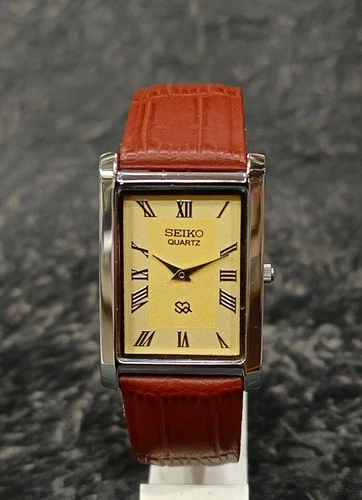 Vintage SEIKO Quartz Slim Tank Style Roman Numeral Dial Classic Leather Watch