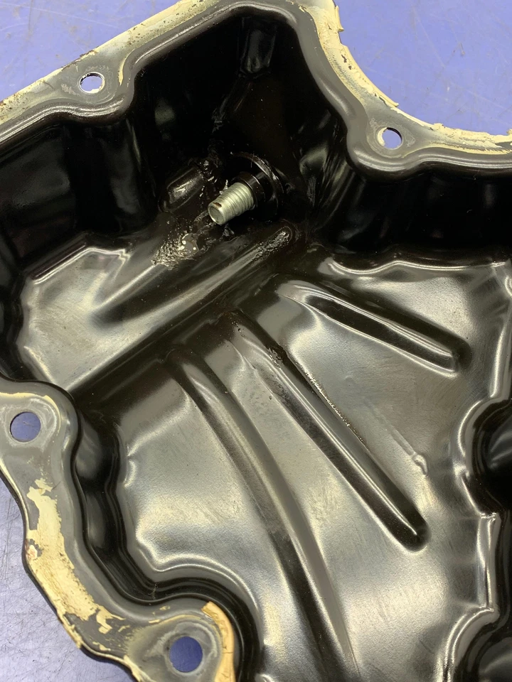 2015 CADILLAC ESCALADE ESV OEM LOWER ENGINE OIL PAN W/ DRAIN PLUG - Imagem 4 de 4