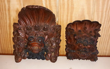 Paire de masques anciens ou anciens asiatiques balinais en bois sculpté