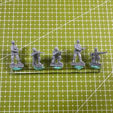 1/72 Scale WWII US Soldiers Miniature Set Unpainted Plastic Figures for Dioramas