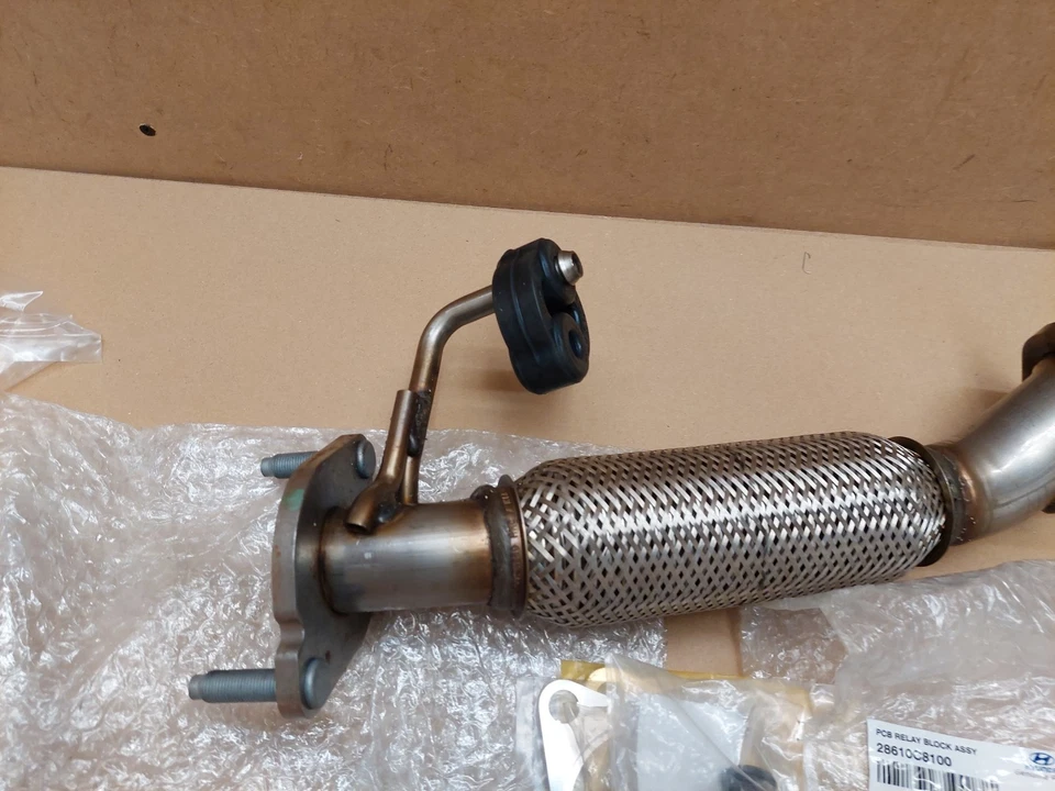 Tubo de escape Hyundai i20 GB PB con junta 2014-en 1.2 28610C8100 genuino NUEVO Foto 3 de 4