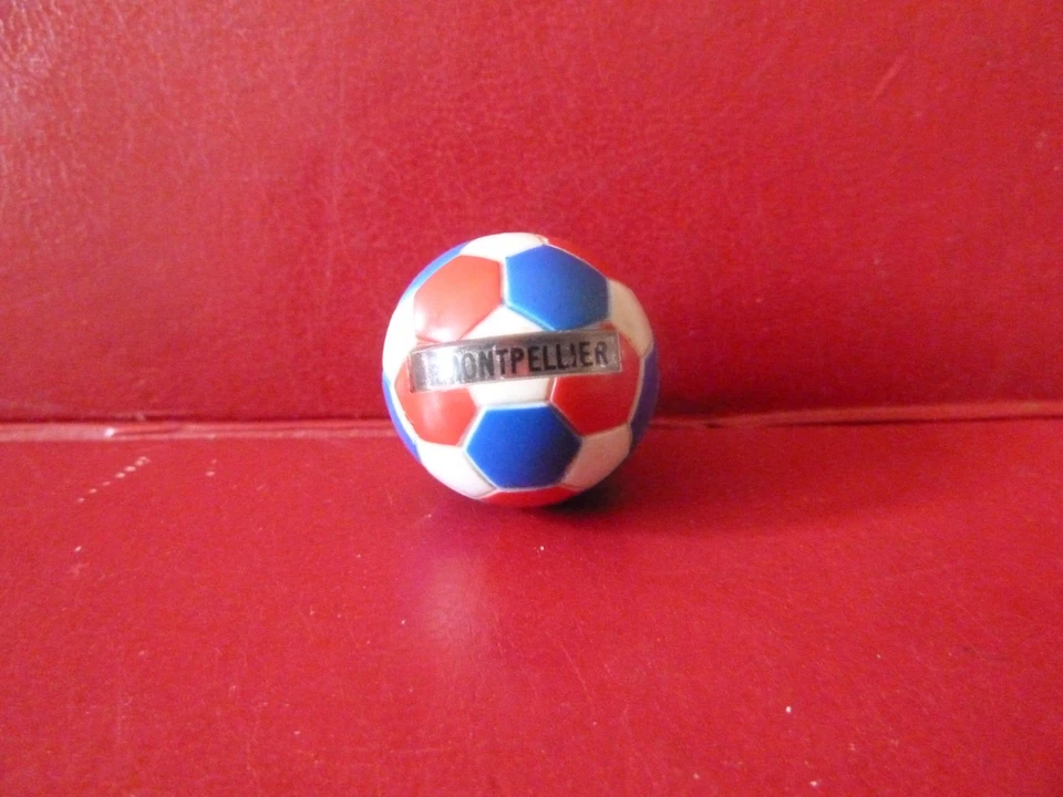 ANCIEN PIN'S FOOTBALL EQUIPE CHAMPIONNAT DE FRANCE. - Photo 1/1