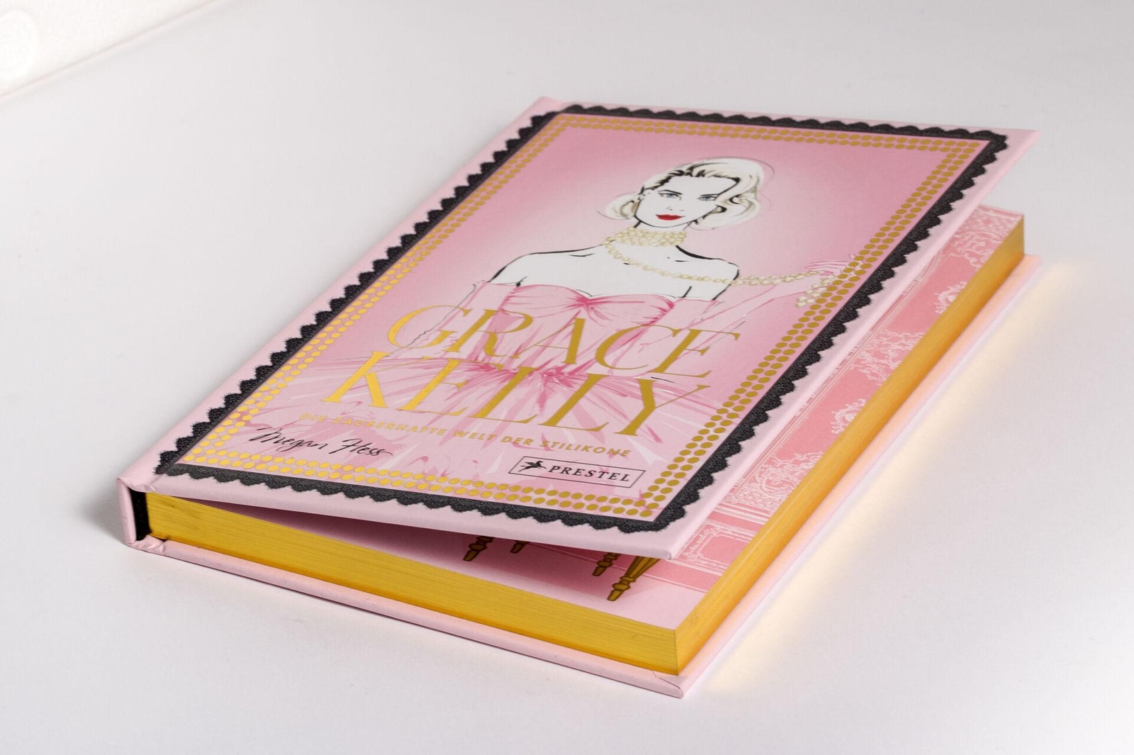 Thumbnail - Grace Kelly Megan Hess