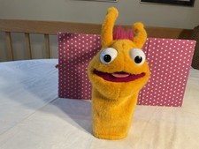 VTG. 1993 DAKIN ORANGE PLUSH ALIEN HAND PUPPET, MOVEABLE MOUTH, 14.5 IN., HTF