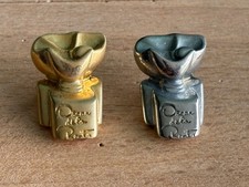 2 PINS PIN PARFUM PERFUME MODE LUXE OSCAR DE LA RENTA