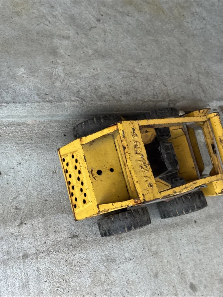 Vintage Nylint Pressed Steel Skid Steer Loader 11" #2070 Pressed Steel Yellow - Image 4 of 4