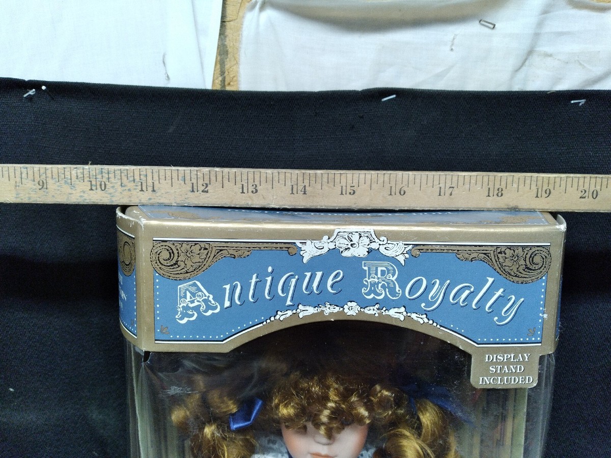 Collecting【TOYS】【ANTIQUE COLLECTIBLE】洋書 Old Fashioned Antique Royalty Genuine Porcelain Doll P-4572