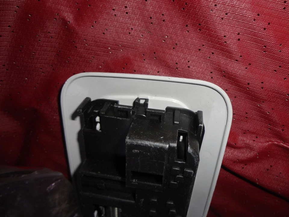 2014 2018 Jeep Renegade Fiat 500 X Rear Courtesy Dome Lamp Light - Image 4 of 4