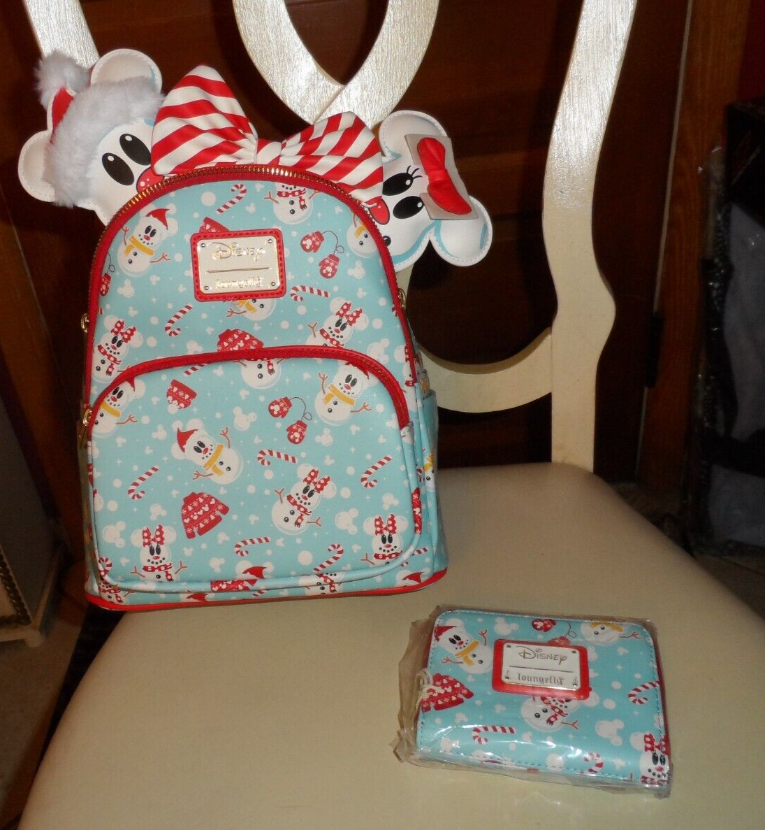 Loungefly Disney Mickey Minnie Snowman AOP Mini Backpack  display picture 2