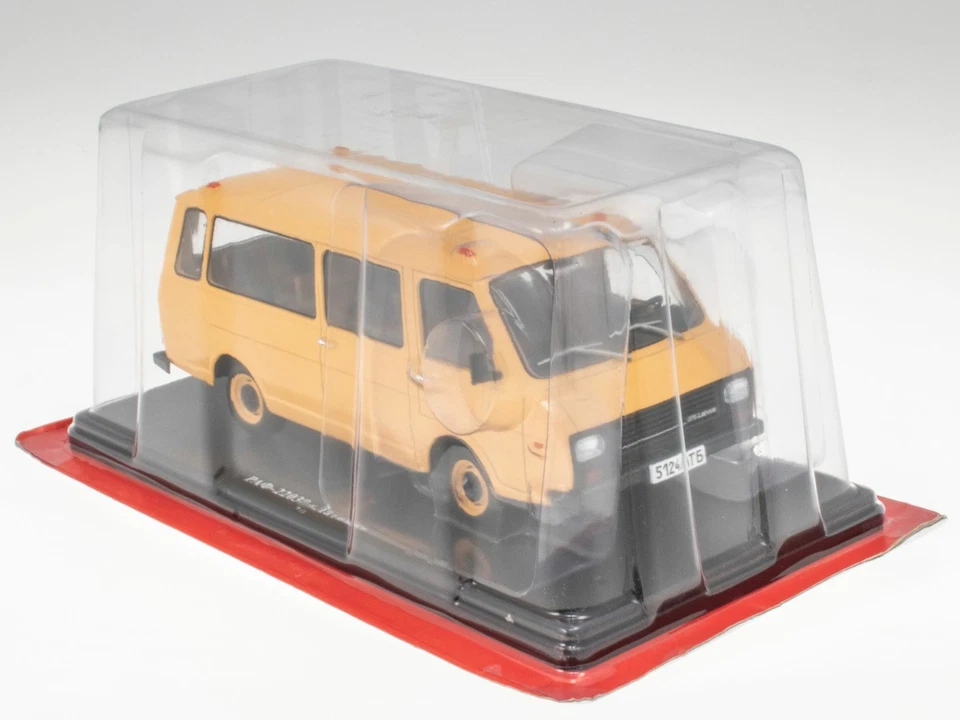1976 RAF 22038 Bus Latvia yellow USSR Russia 1/24 metal model car Hachette - Image 3 of 3