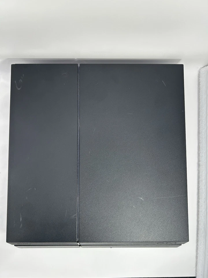 Sony PlayStation 4, foto 2 di 4